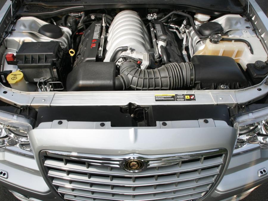  Chrysler 300C SRT8 Touring 2006 года  (фото 10 из 21)